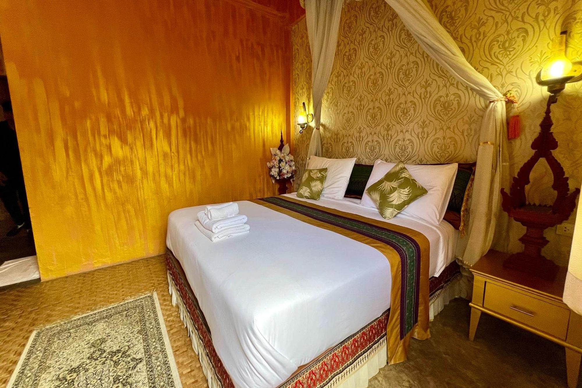Khách sạn Amethyst 3*
